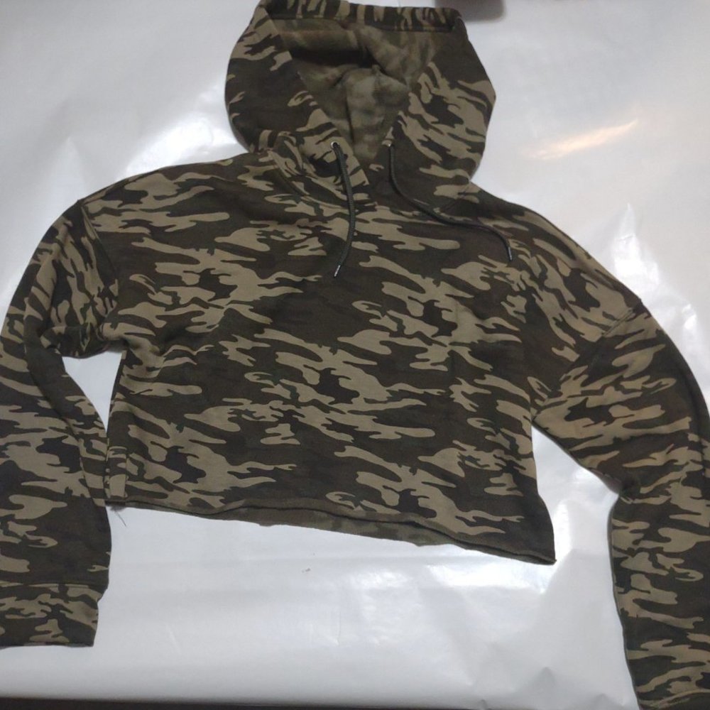 Women's Cropped Camo Hoodie